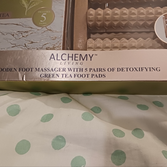 NWT! ALCHEMY LIVING FOOT CARE SET - Picture 4 of 7